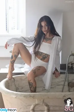 Minzi / Minziwild / minzisuicide nude photo #0013