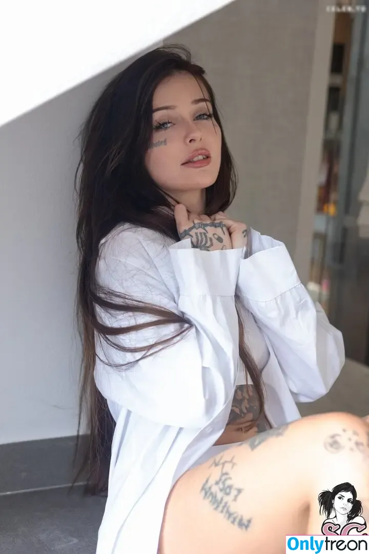 Minzi nude photo #0005 (Minziwild / minzisuicide)