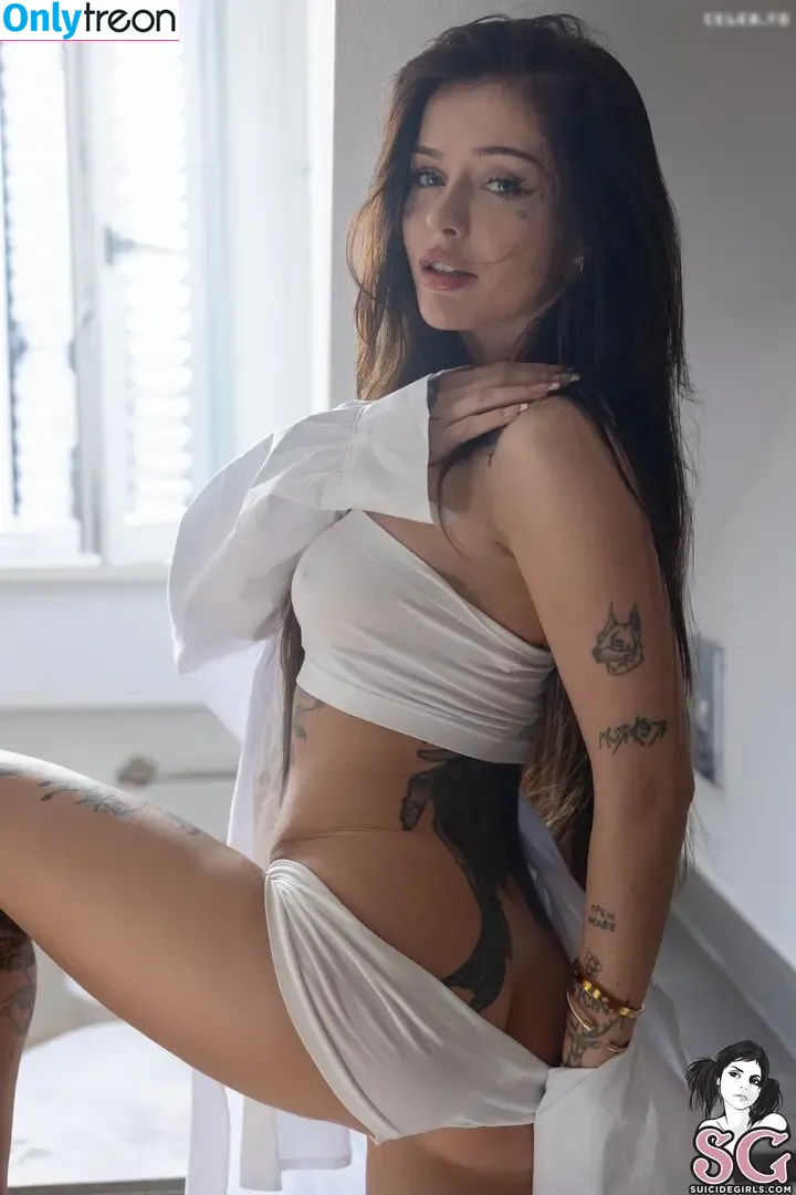 Minzi nude photo #0019 (Minziwild / minzisuicide)