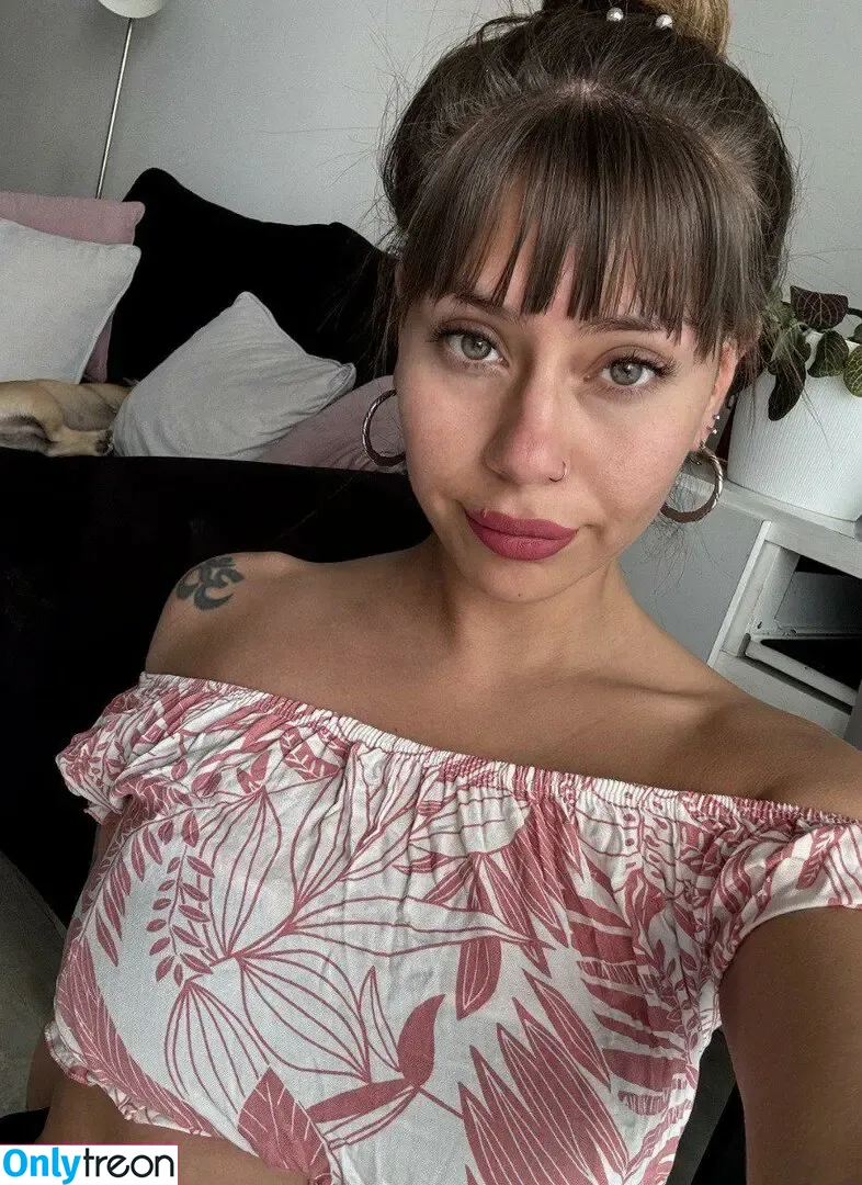 Mira Love nude photo #0012 (miraalovee / mrsmiralove / official_mrmrslove_)