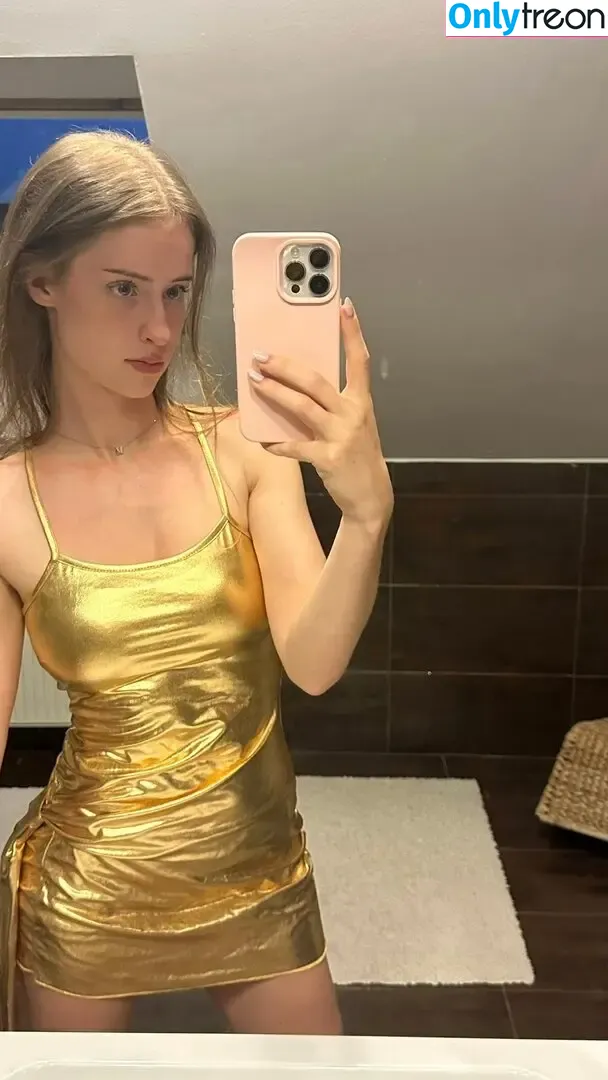 Mira Szalma nude photo #1100 (itsmira004 / mira.004 / mira.szalma)