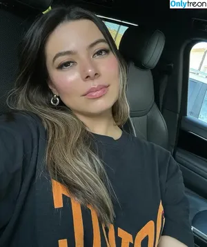 Miranda Cosgrove / MirandaCosgrove / onlyfanssz nude photo #0689