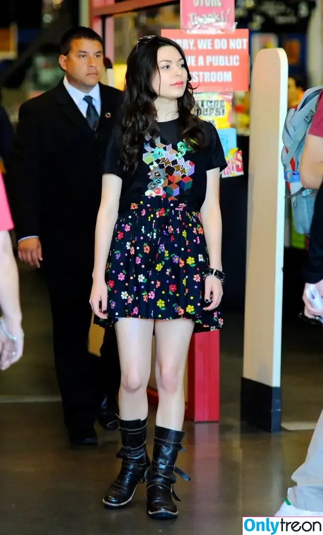 Miranda Cosgrove nude photo #0679 (MirandaCosgrove / onlyfanssz)