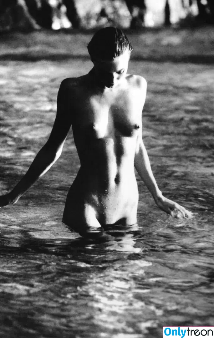 Miranda Kerr nude photo #0131 (mirandakerr / tsmirandakerr)