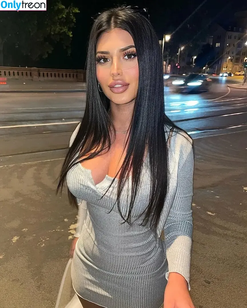 Miriam nude photo #0063 (miriamxx_x / miriamyva / miriitah)