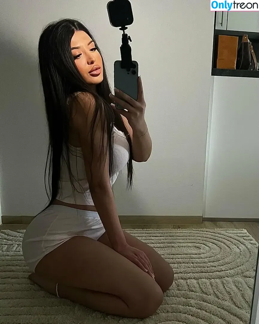 Miriam nude photo #0080 (miriamxx_x / miriamyva / miriitah)