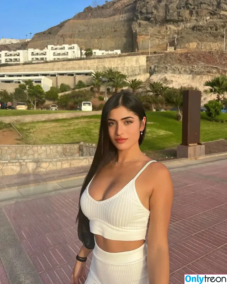Miriam nude photo #0122 (miriamxx_x / miriamyva / miriitah)