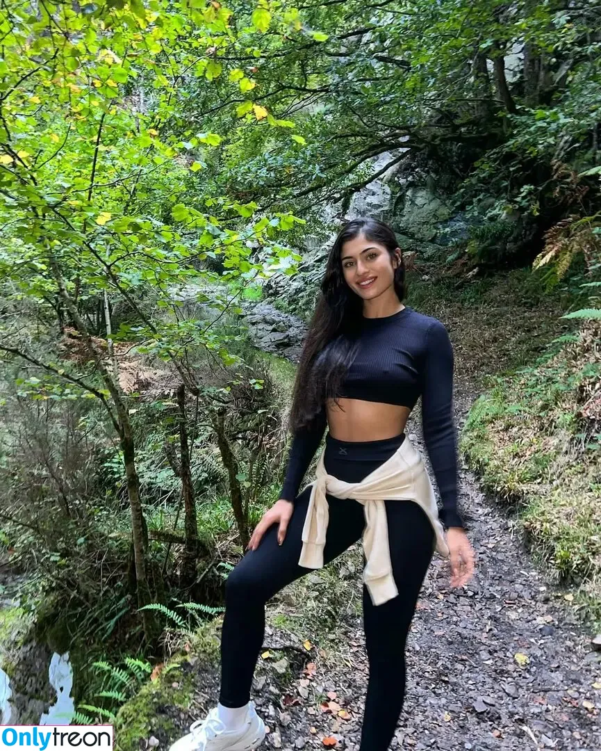 Miriam nude photo #0137 (miriamxx_x / miriamyva / miriitah)