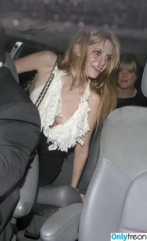Mischa Barton / mischabarton nude photo #0231