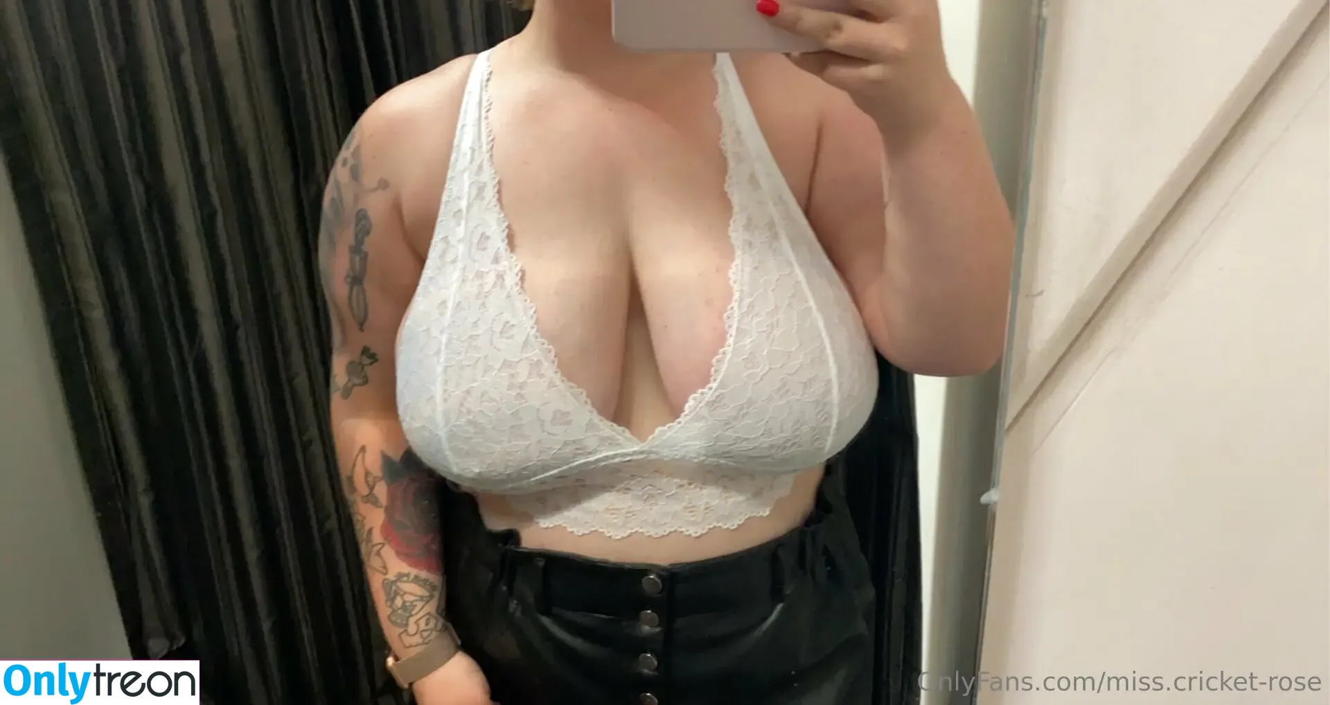 miss.cricket-rose nude photo #0001 (miss.cricket_rose)