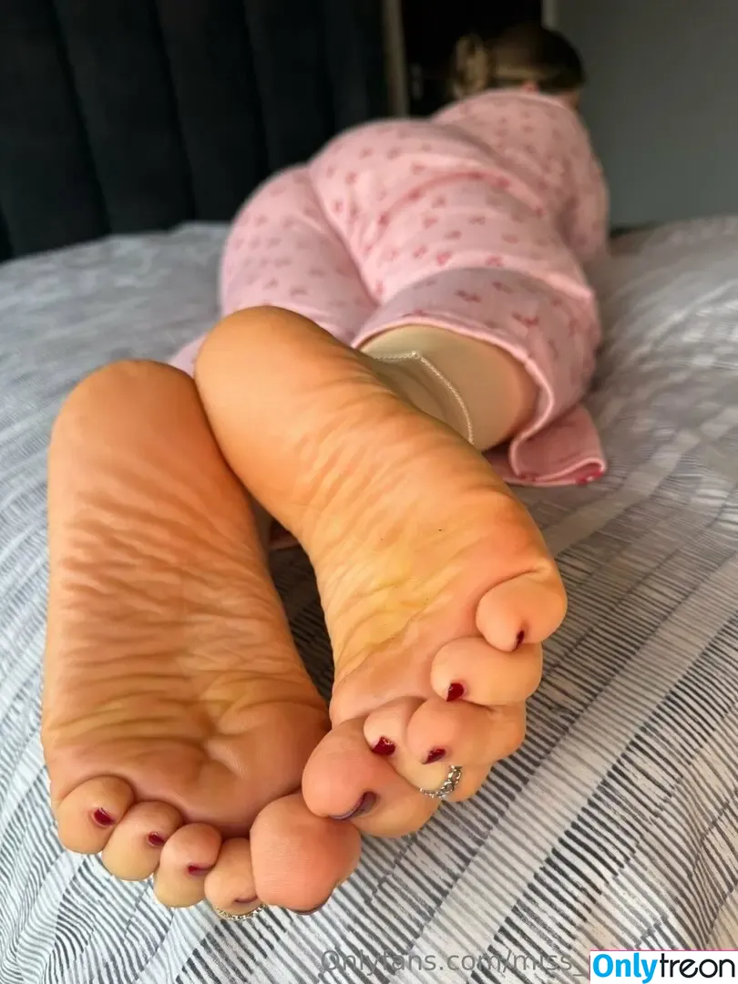 miss.piggytoes nude photo #0217 (misspiggytoesco)