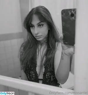 missariiel / Miss Ariel / babyguuurl77 / babyywenus / missarieel nude photo #0017