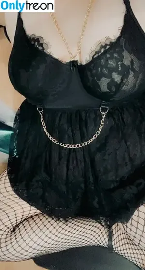 misscharliestoybox / theregowhitneyyyy nude photo #0040