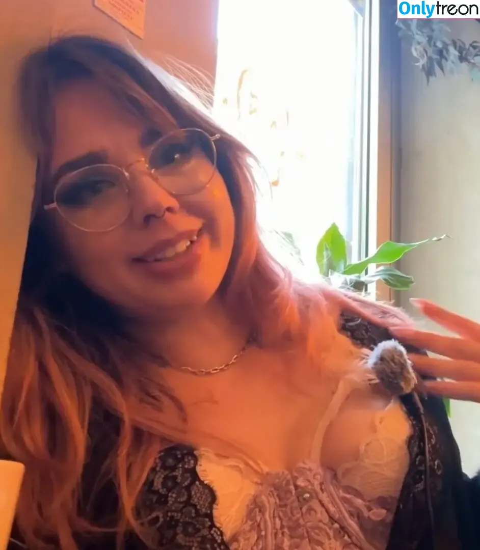 Misscoookiez nude photo #0503 (misscoco2k20)