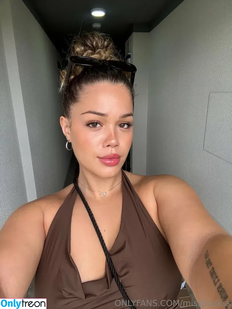 missjtuckss nude photo #0030 (missjtuckss)