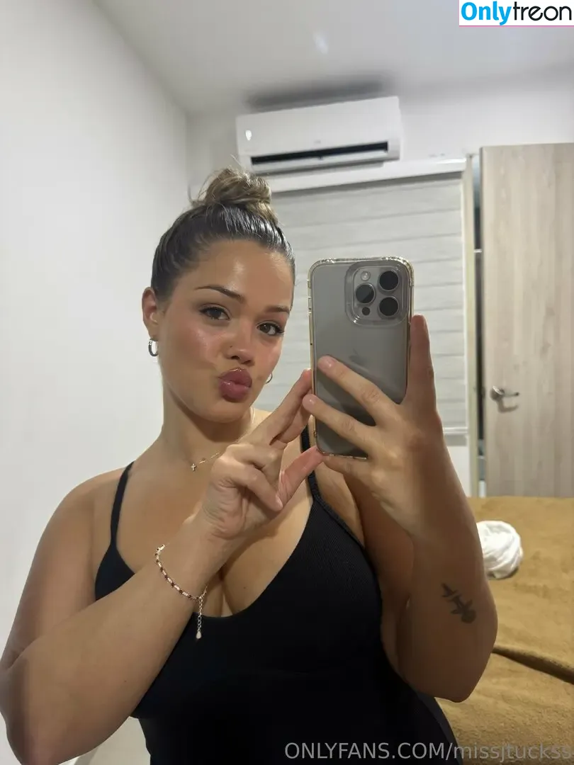 missjtuckss nude photo #0031 (missjtuckss)