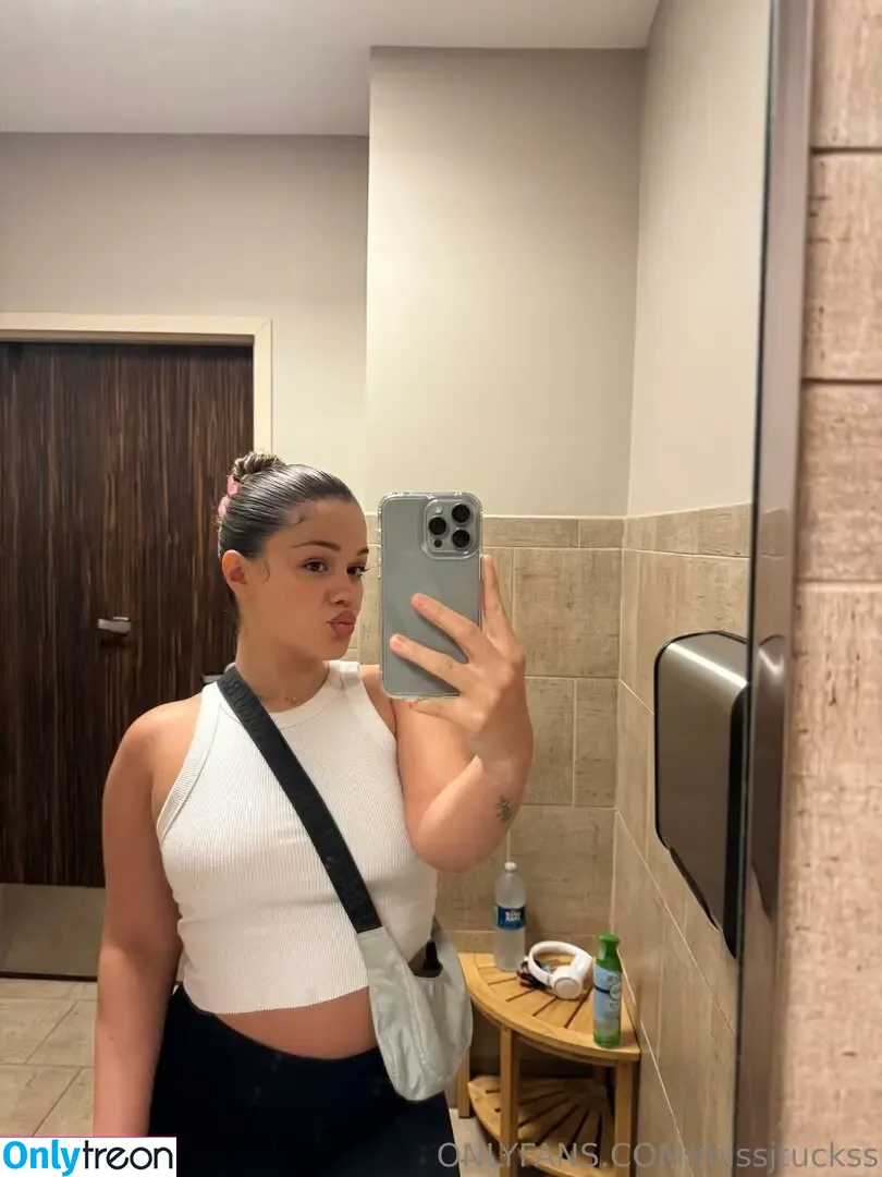 missjtuckss nude photo #0035 (missjtuckss)