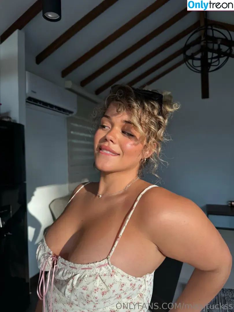 missjtuckss nude photo #0082 (missjtuckss)