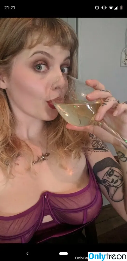missmarilynxx nude photo #0070 (margotthr0bbie)