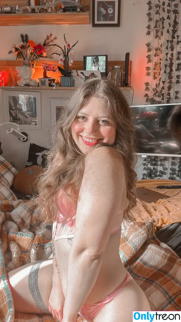MissMousieMouse nude photo #0040 (Mousie / Yogscast / _mousie_mouse)