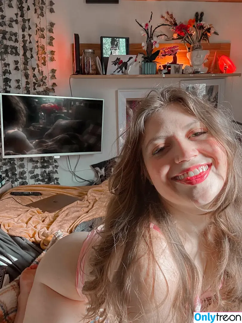 MissMousieMouse nude photo #0044 (Mousie / Yogscast / _mousie_mouse)