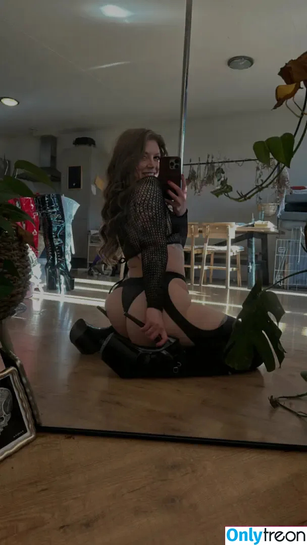 MissMousieMouse nude photo #0394 (Mousie / Yogscast / _mousie_mouse)