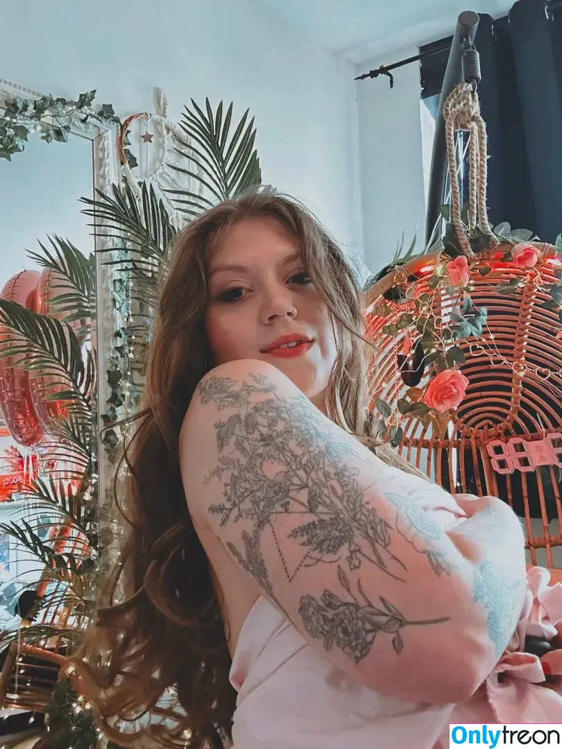 MissMousieMouse nude photo #0400 (Mousie / Yogscast / _mousie_mouse)