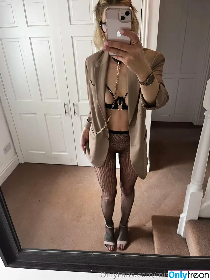 misspantyhoe nude photo #0013 (miss.tights)