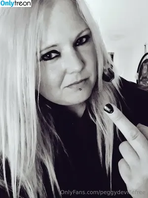 misspeggydeville / misspelledevil nude photo #0001