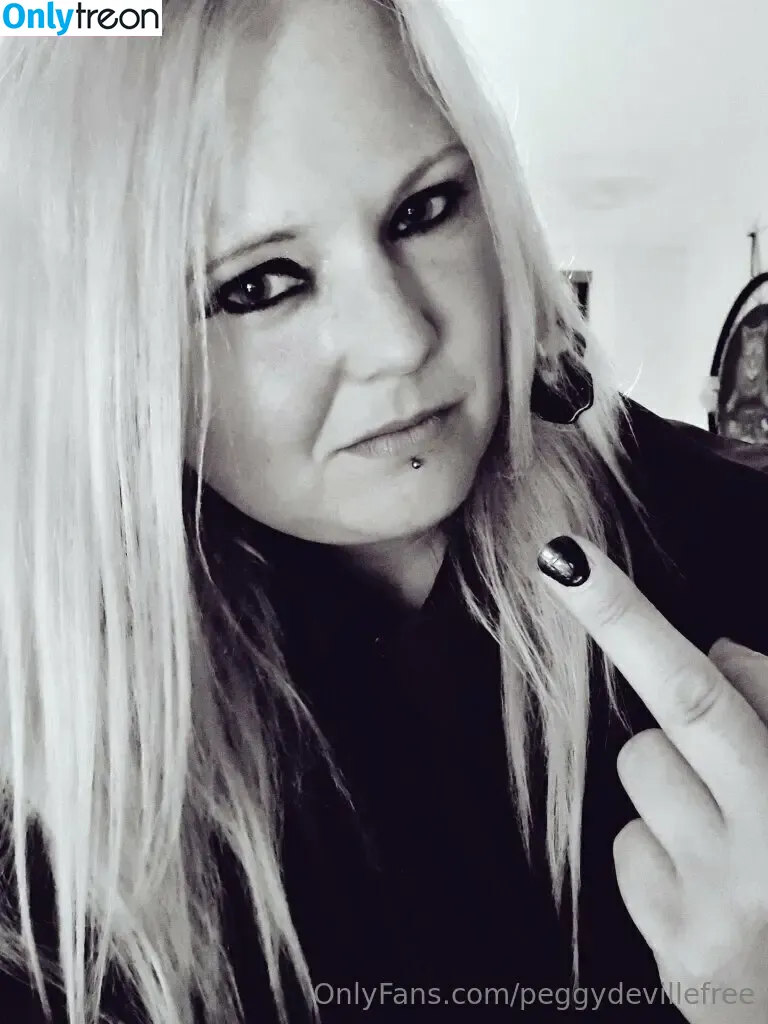 misspeggydeville nude photo #0001 (misspelledevil)