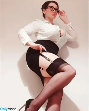 MissVintageDresses / misstakennnxx nude photo #0011