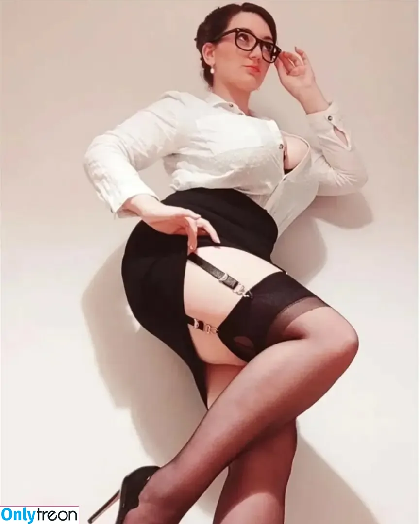 MissVintageDresses nude photo #0011 (misstakennnxx)