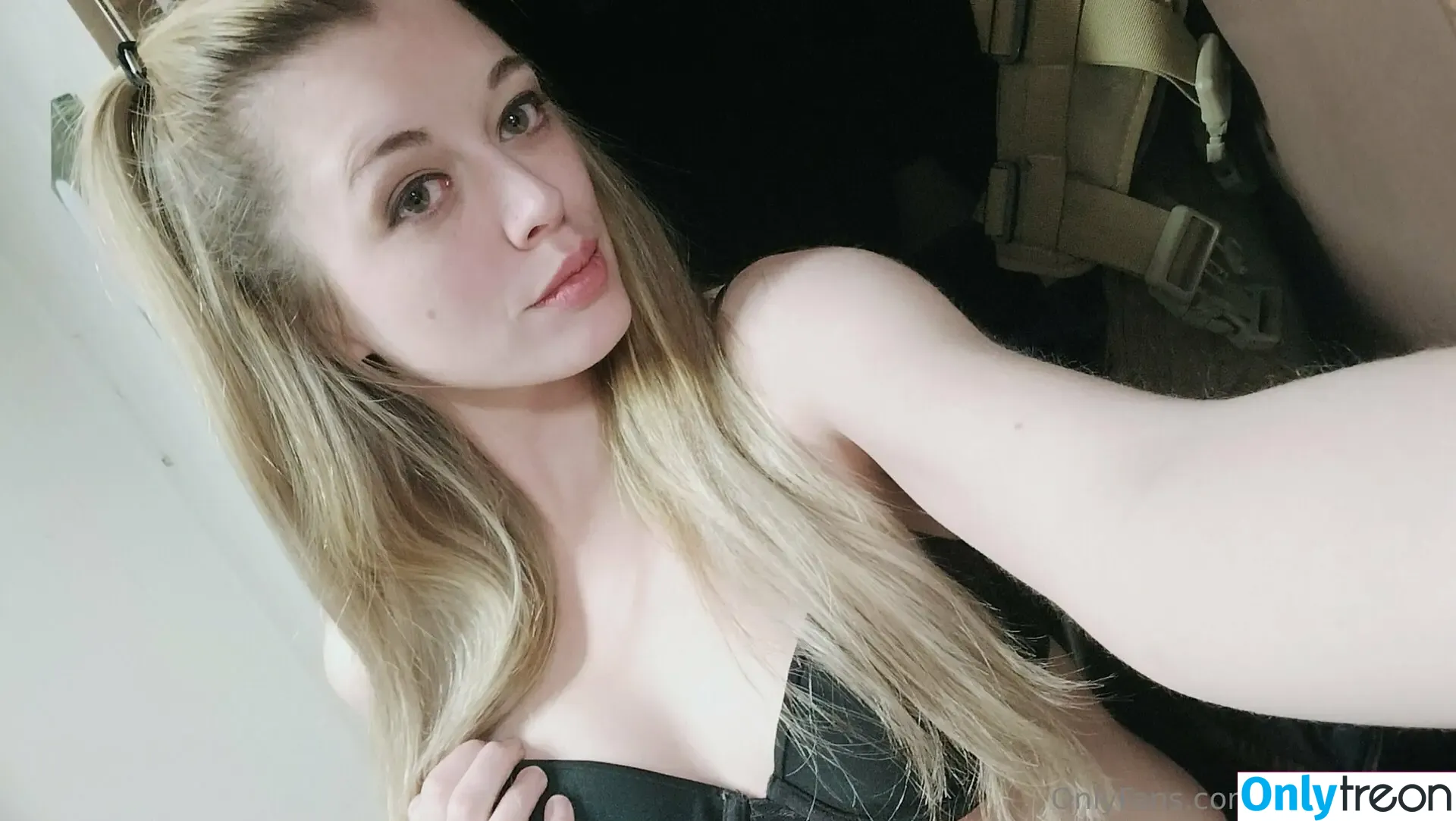 mizzymay95 nude photo #0033 (mizzymay95)