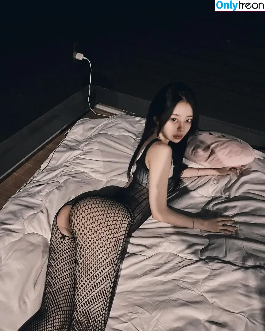 mllnjx nude photo #0008 (juuuicyml)