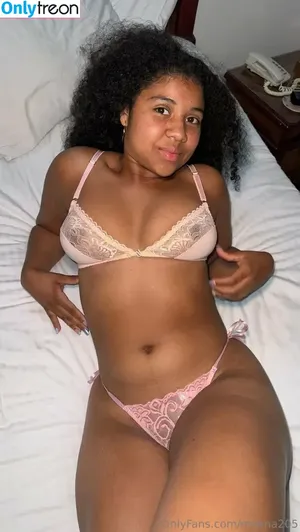 moana205 / moana_perdomo nude photo #0011