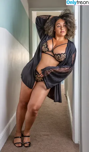 modernbritishrose / Louisa Mussington-Boreham / bigbootybritish / loumb nude photo #0002