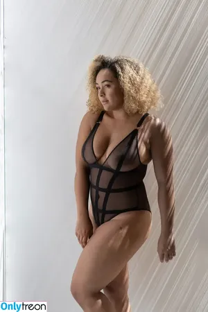 modernbritishrose / Louisa Mussington-Boreham / bigbootybritish / loumb nude photo #0189