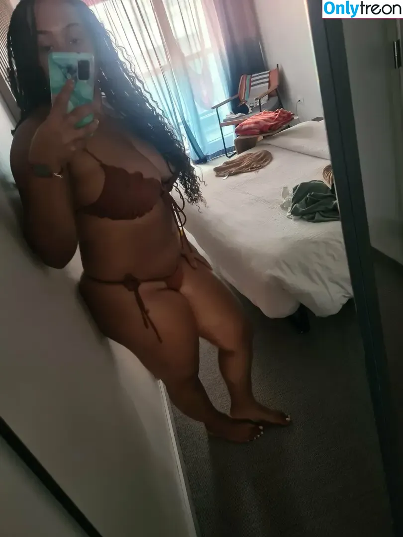 modernbritishrose nude photo #0049 (Louisa Mussington-Boreham / bigbootybritish / loumb)
