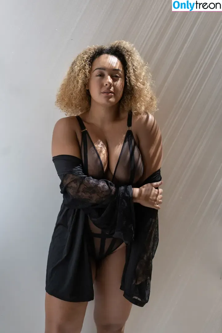 modernbritishrose nude photo #0147 (Louisa Mussington-Boreham / bigbootybritish / loumb)