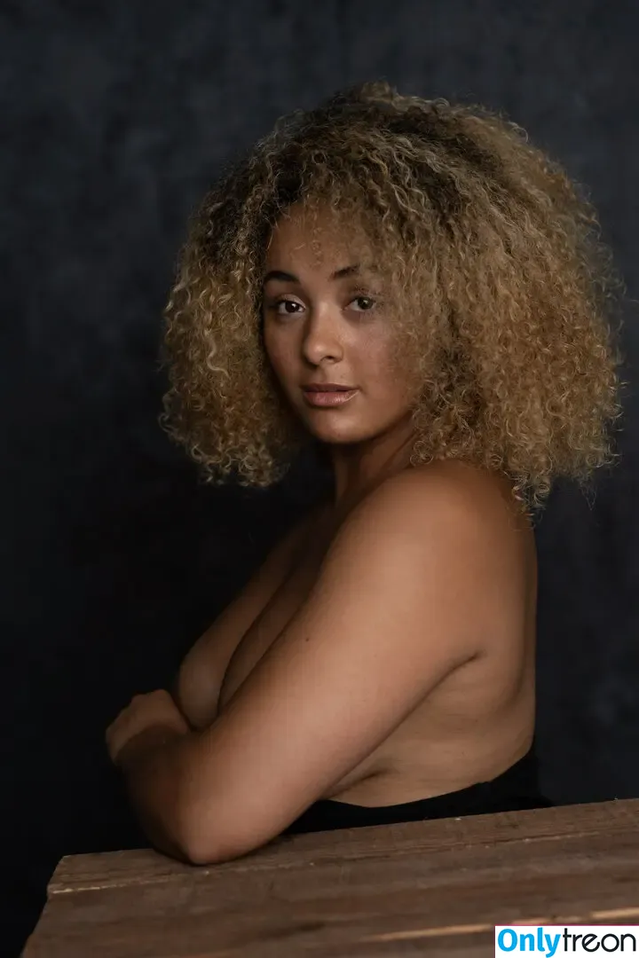 modernbritishrose nude photo #0167 (Louisa Mussington-Boreham / bigbootybritish / loumb)