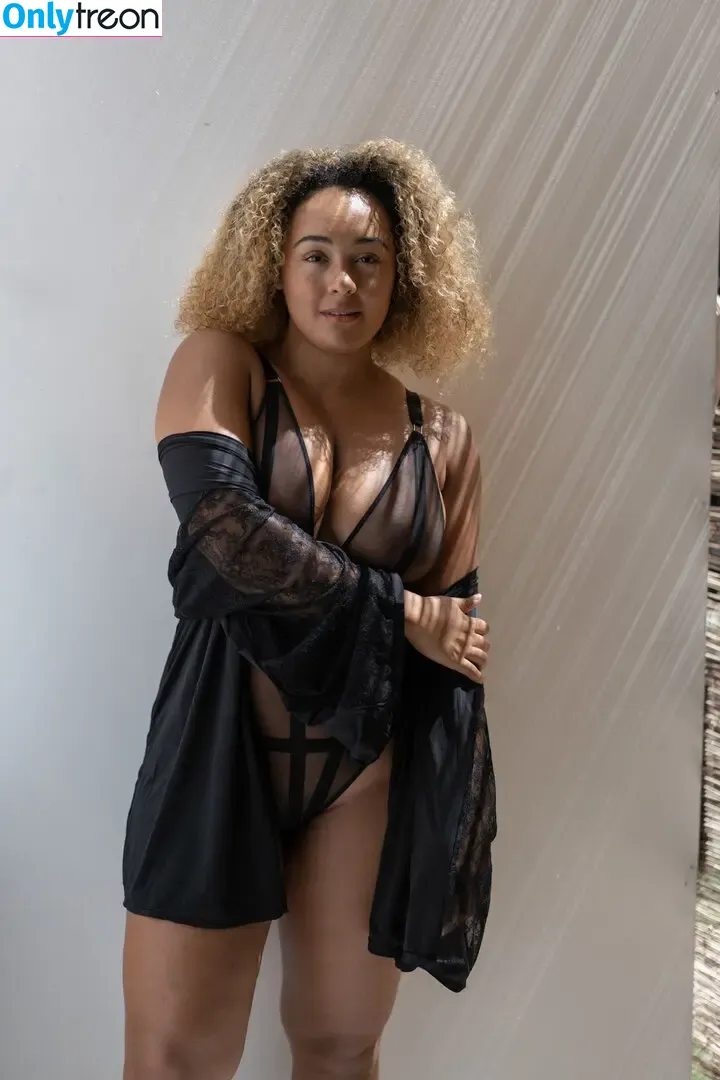 modernbritishrose nude photo #0194 (Louisa Mussington-Boreham / bigbootybritish / loumb)