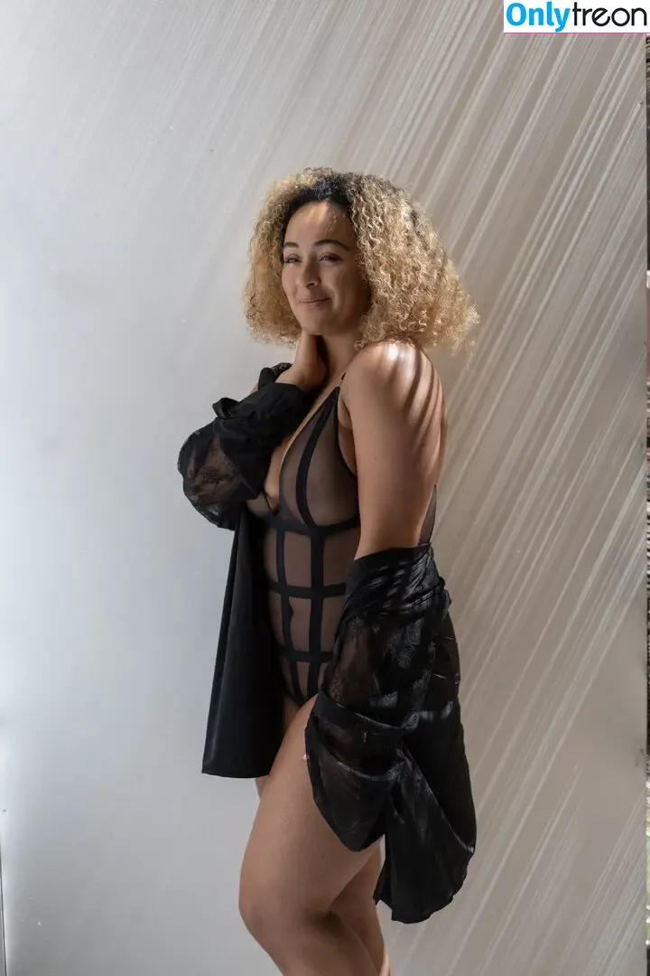 modernbritishrose nude photo #0204 (Louisa Mussington-Boreham / bigbootybritish / loumb)