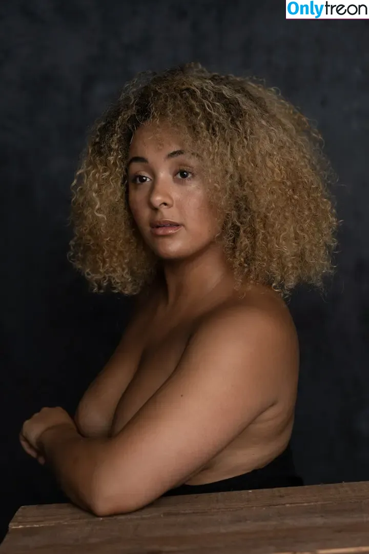 modernbritishrose nude photo #0205 (Louisa Mussington-Boreham / bigbootybritish / loumb)
