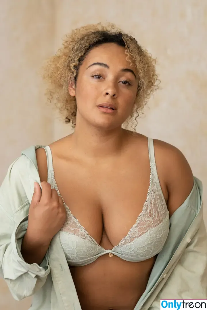modernbritishrose nude photo #0262 (Louisa Mussington-Boreham / bigbootybritish / loumb)