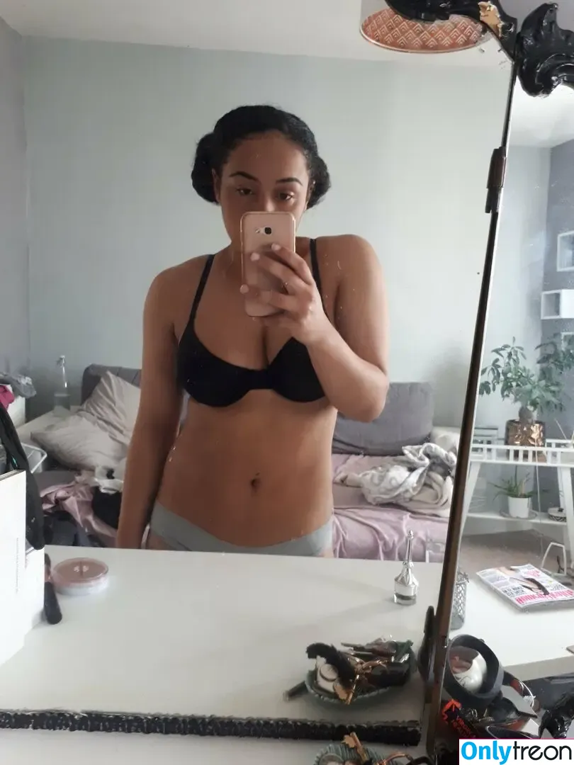 modernbritishrose nude photo #0307 (Louisa Mussington-Boreham / bigbootybritish / loumb)