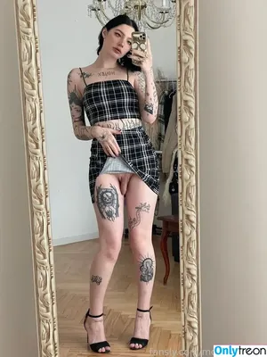 molliganbitch / Julia Molligan nude photo #0011