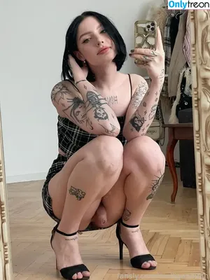 molliganbitch / Julia Molligan nude photo #0012