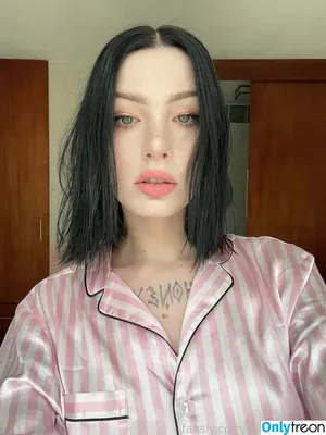 molliganbitch / Julia Molligan nude photo #0031