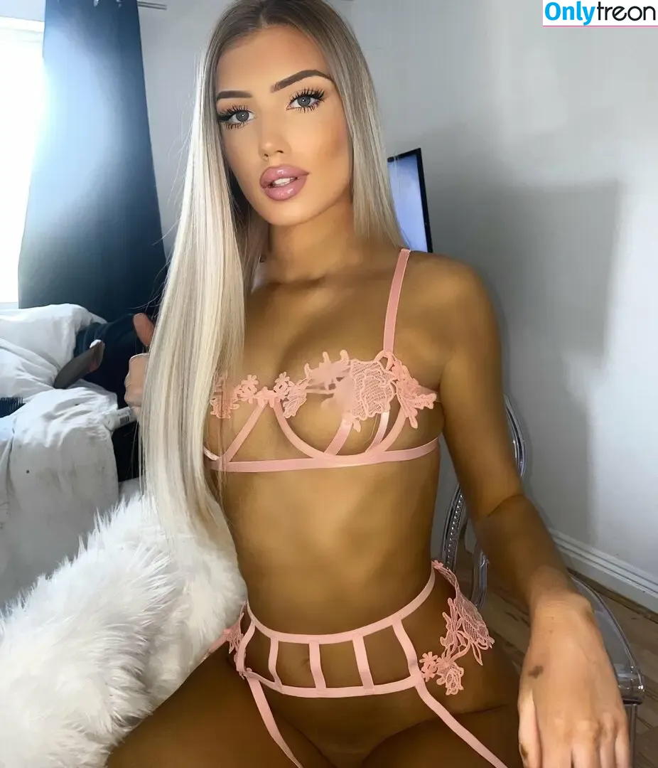 Molly Fay Marron nude photo #0003 (mollyfaymarron / mollymarronn)