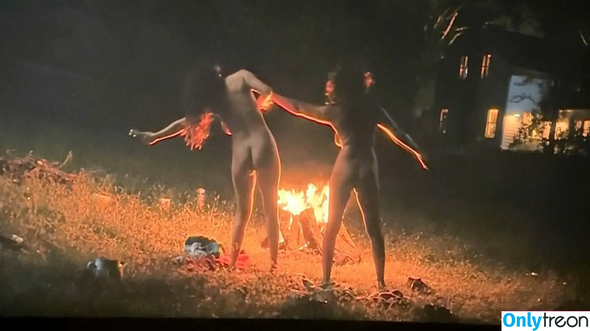 Molly Gordon nude photo #0181 (crashgordon / mollsterg)